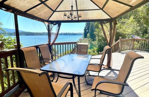 Amanda Park House | Beautiful Lake front Vacation Home Lake Quinault,WA