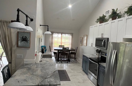 Alden Pines House | Beautiful "Old Florida" Pine Island Golf Course & Marina Home