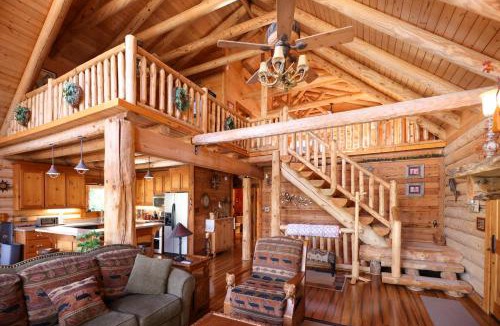 Stonehouse House | Beautiful River Front Log Cabin Near Williamsburg