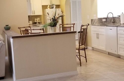 Yacht Club House | Beautiful Villa on Yatch Club in Cape Coral FL - Walking distance to the Beach