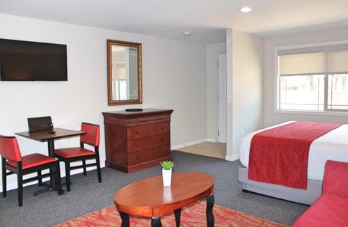 Alamosa Apartment | Bell & Main Studios 107