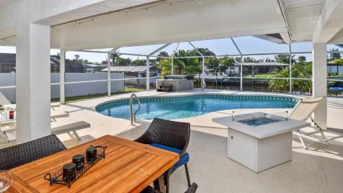 Fort Myers Villa | Belloccia with pool spa best boating location