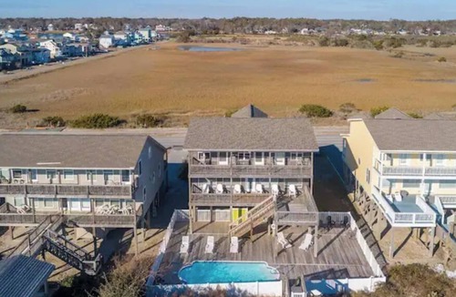 Holden Beach Cottage | Best location on Holden Beach! OCEAN FRONT with a pool and PET FRIENDLY