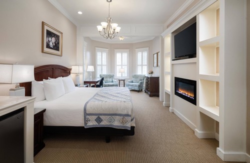 Mendenhall Valley Hotel | Best Western Grandma's Feather Bed