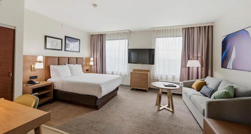 Kenwood Hotel | Best Western PLUS Hannaford Inn & Suites