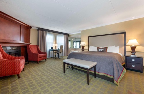 White Bear Lake Hotel | Best Western Plus White Bear Country Inn