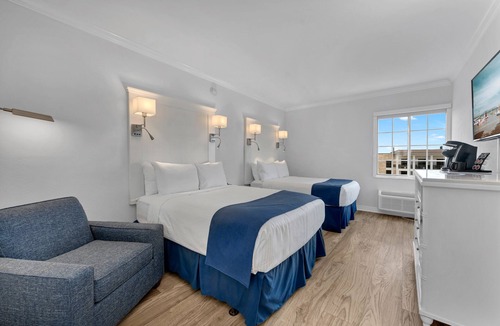 Redevelopment Area Resort | Better Choice for your Vacation! Relaxing Unit w/Bay View, Pool and Hot Tub