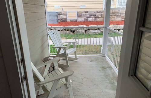 Branson Cottage | BIG FUN! Top Branson Family Vacation Destination! Modern 3BDR Cottage
