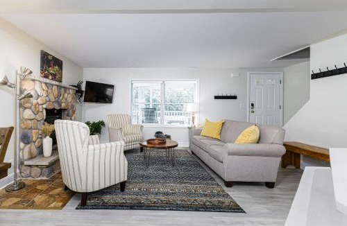 Briar Crest Woods Villa | Blakeslee Getaway with private hot tub
