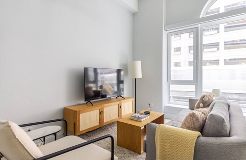 Downtown Chicago Apartment | Blueground | The Loop, elevator, nr Willis Tower