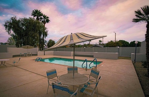 Sands Royal Palm Square Apartment | Boho Haven Studio @Central PHX Private Patio Wi-Fi +Hot Tub +Pool+EV charging