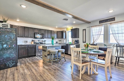 Mountain Home House | Boho Mountain Home Escape, Walk to Marina!