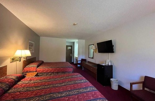 Boulder Junction Hotel | Boulder Bear Motor Lodge - Two Queen Beds 115 Front