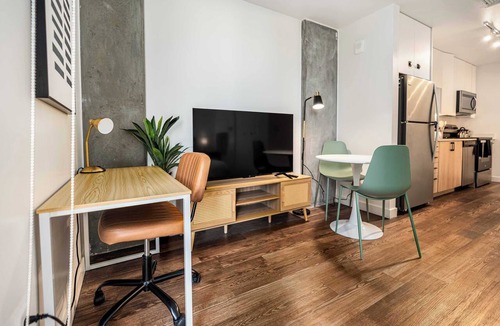 Evans Churchill Apartment | Boulevard Stays Modern Highrise STU Sky Pool, Gym 09
