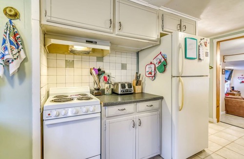 Forsyth Cottage | Branson, MO, Cozy Lakefront Cottage