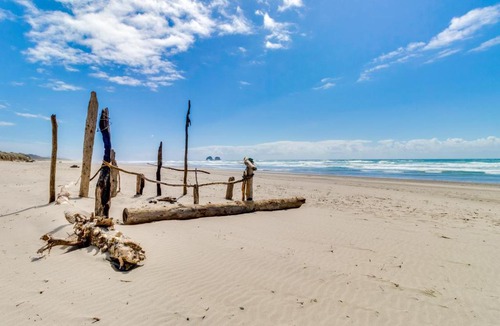 Rockaway Beach House | Breakers Cottage