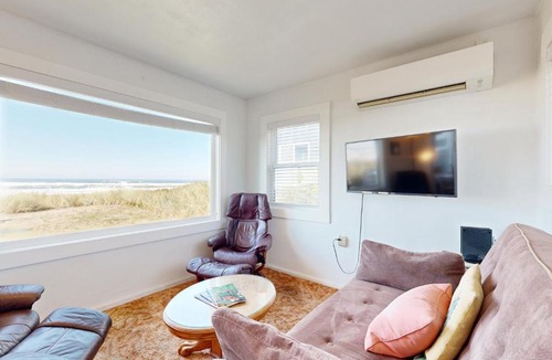 Rockaway Beach House | Breakers Cottage