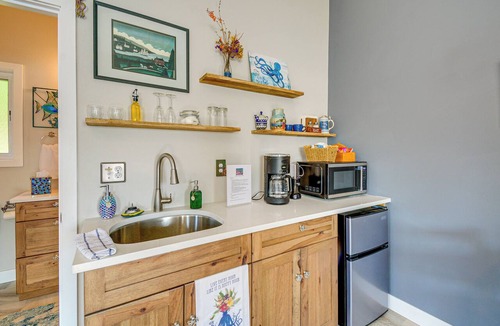 West Hills Apartment | Bremerton Studio w/Bay View: Beach Access!