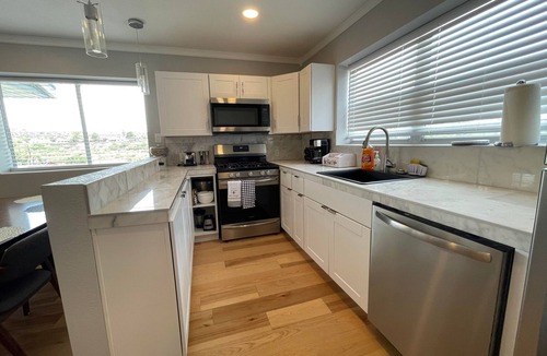 Globe House | Bright 3 bedroom, 2 bath home; game room w/arcade machines - basketball machine