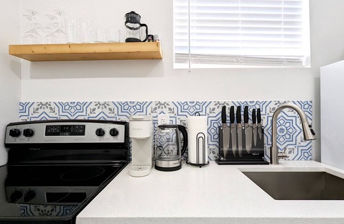 Sarasota Springs House | Bright, Light, Modern & Cozy Guesthouse. Minutes from the beach & downtown.