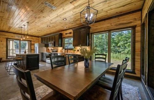 Pickens Cabin | Broken Bow Luxury Cabin | Hot Tub | Game Room
