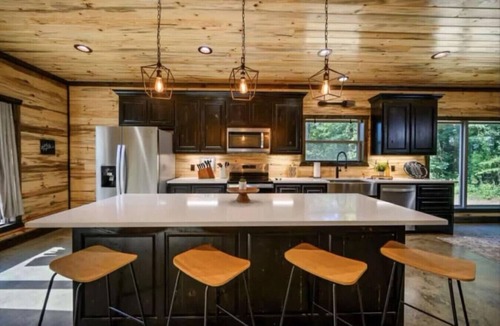 Pickens Cabin | Broken Bow Luxury Cabin | Hot Tub | Game Room