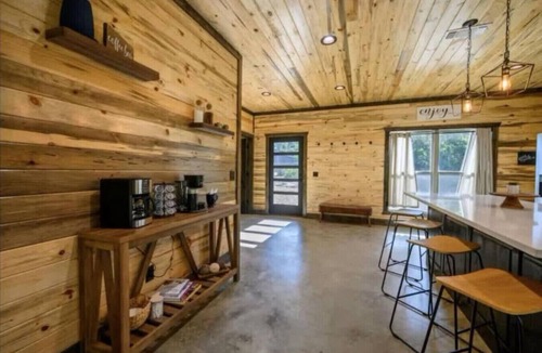 Pickens Cabin | Broken Bow Luxury Cabin | Hot Tub | Game Room