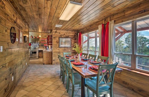 Broken Bow Cottage | Broken Bow Mountaintop Home w/Hot Tub!
