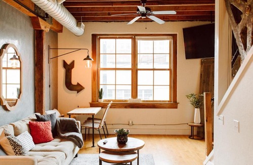 Downtown Springfield Apartment | Broken Clock