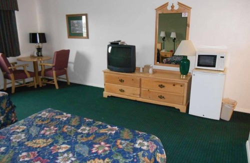 Enumclaw House | Budget-friendly Accommodation! 3 Pet-friendly Units, Free Onsite Parking