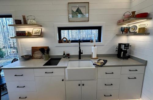 Elon Apartment | Cabin and Studio By The River - Kayaks, Trails, Gym