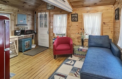 Ogunquit Cottage | Captain's Quarters, 1.5 miles to downtown Ogunquit!