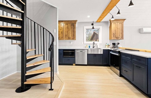 Duluth Cabin | Caribouyah! Lakefront Cabin by Heirloom Vacations