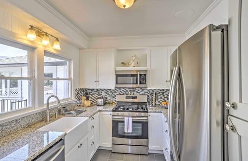 Carpinteria Apartment | Carpinteria Apt w/Hot Tub - 10 Min Walk to Beach!