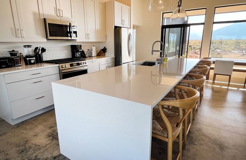 El Prado House | Casa de Luz - Privacy and views beyond belief with hot tub and Sauna