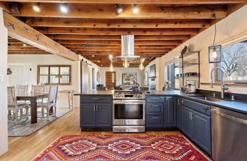 Santa Fe House | Casa de Murales - Stunning Railyard Home