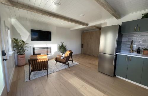 Cayucos House | Cayucos Cottage Studio - Peak-A-Boo Ocean Views
