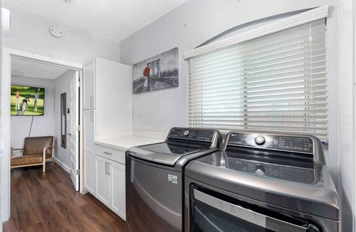 Downtown Phoenix Cottage | Centra Phoenix House Kingbed