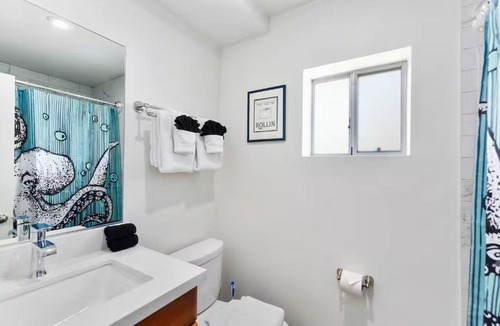 Roosevelt House | Central DTPH Studio Retreat with Pool