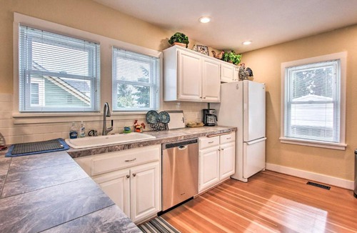 Market District House | Central Eugene House w/Updated Interior & Yard!