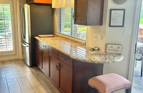 Central Naples Condo | Central Naples Condo (1 E) Close to beach.