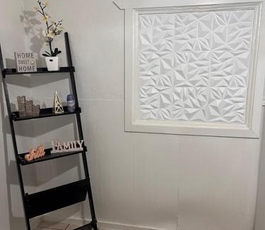 Downtown Phoenix House | Central Phoenix Value Stay Red Room