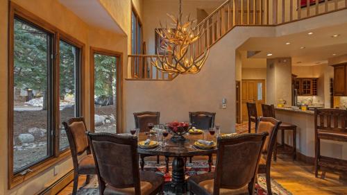 Edwards House | Chalet Aster