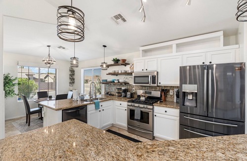 Springfield Lakes Reflection House | Chandler Oasis Pool, Golf Views & Fire Pit