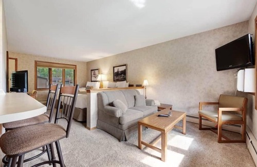 Eagle River Cabin | Chanticleer Inn