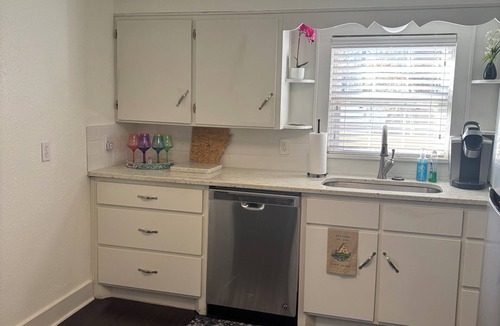 Hot Springs Cottage | Charming 1-bedroom COZY COTTAGE on Lake Hamilton in Hot Springs AR