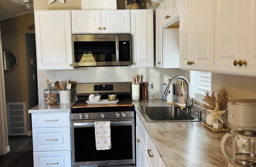 Fort Myers Beach Cottage | Charming 2-bedroom cottage in lovely Fort Myers Beach located 2 miles from beach