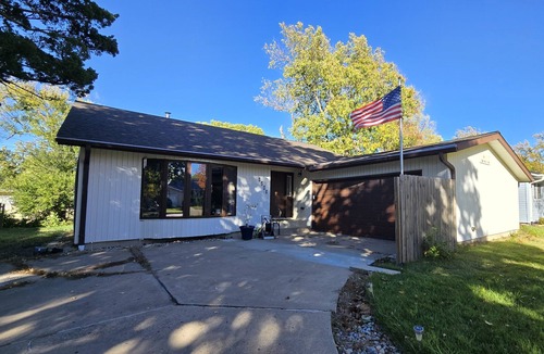 Topeka House | Charming 2-bedroom/2-bathroom house