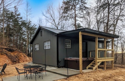 Clearfield House | Charming 2-bedroom house with Hot Tub 1.5 miles from Cave Run lake