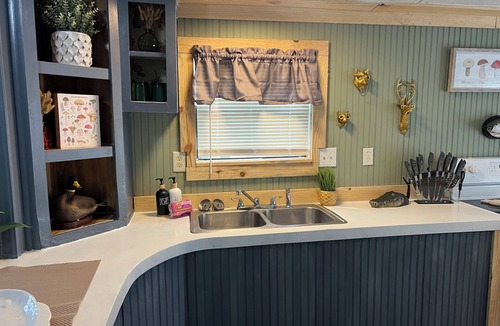 Taylor Creek House | Charming 2-bedroom mobile home with WiFi and AC in Okeechobee